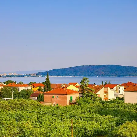 White * Kaštela
