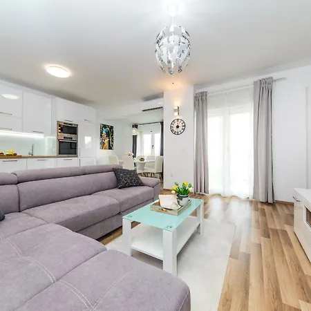 Apartment White Kastela