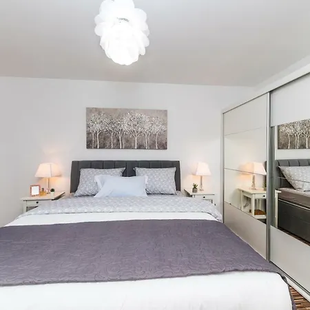 Apartament White *