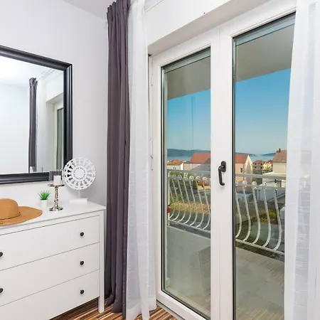 Apartment White Kastela